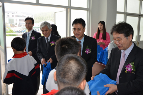 与音乐牵手 随幸福成长 AG真人乐器爱心捐赠行动在苏州举办 
